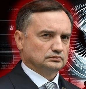 Symboliczne przedstawienie polskiego wymiaru sprawiedliwości i reform sądownictwa.