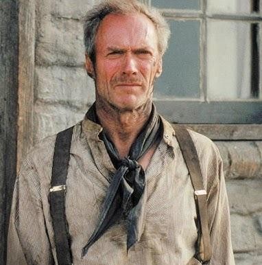 Clint Eastwood w stroju kowboja z westernu, z intensywnym spojrzeniem i charakterystycznym nakryciem głowy, w tle pustynny krajobraz.
